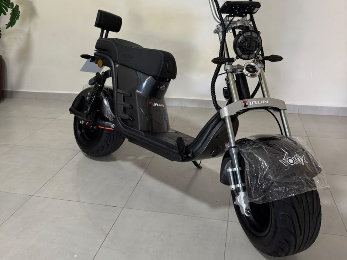 Moto elétrica R13 preta na loja Vortix