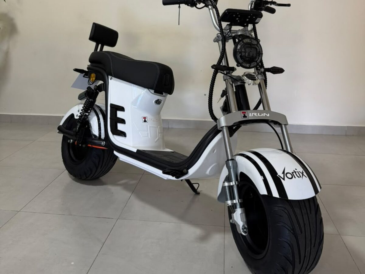 Moto elétrica S 12 branca na loja Vortix