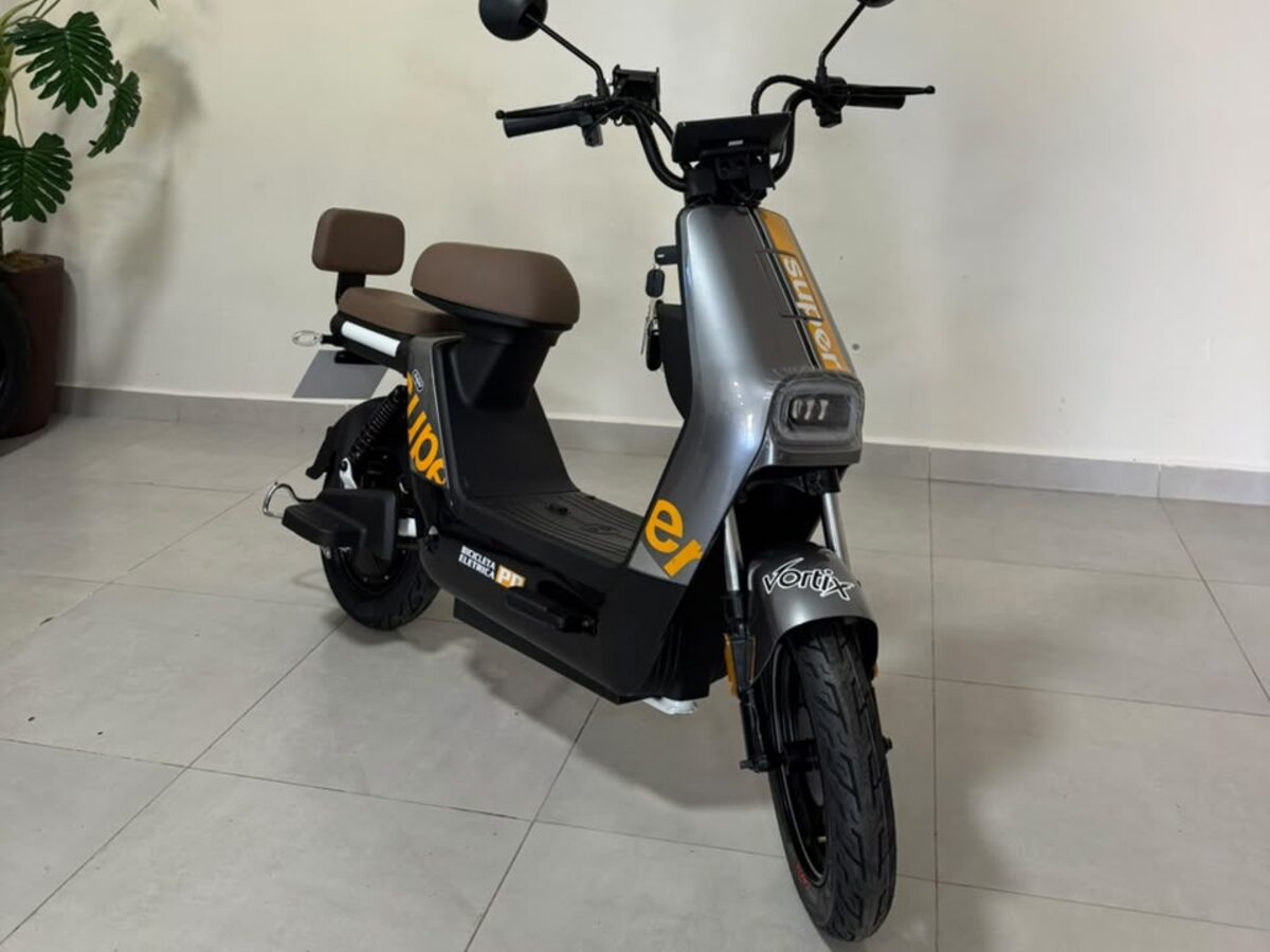 Scooter elétrica T2 na loja Vortix