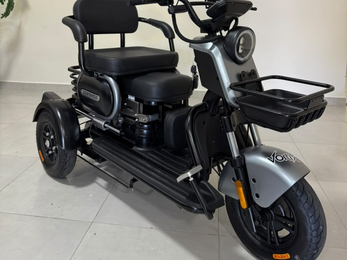 Triciclo elétrico de 3 lugares na loja Vortix